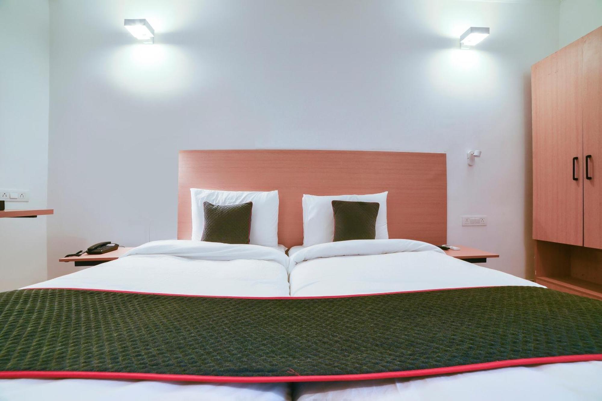 Collection O Vadapalani Hotel Ченай Екстериор снимка