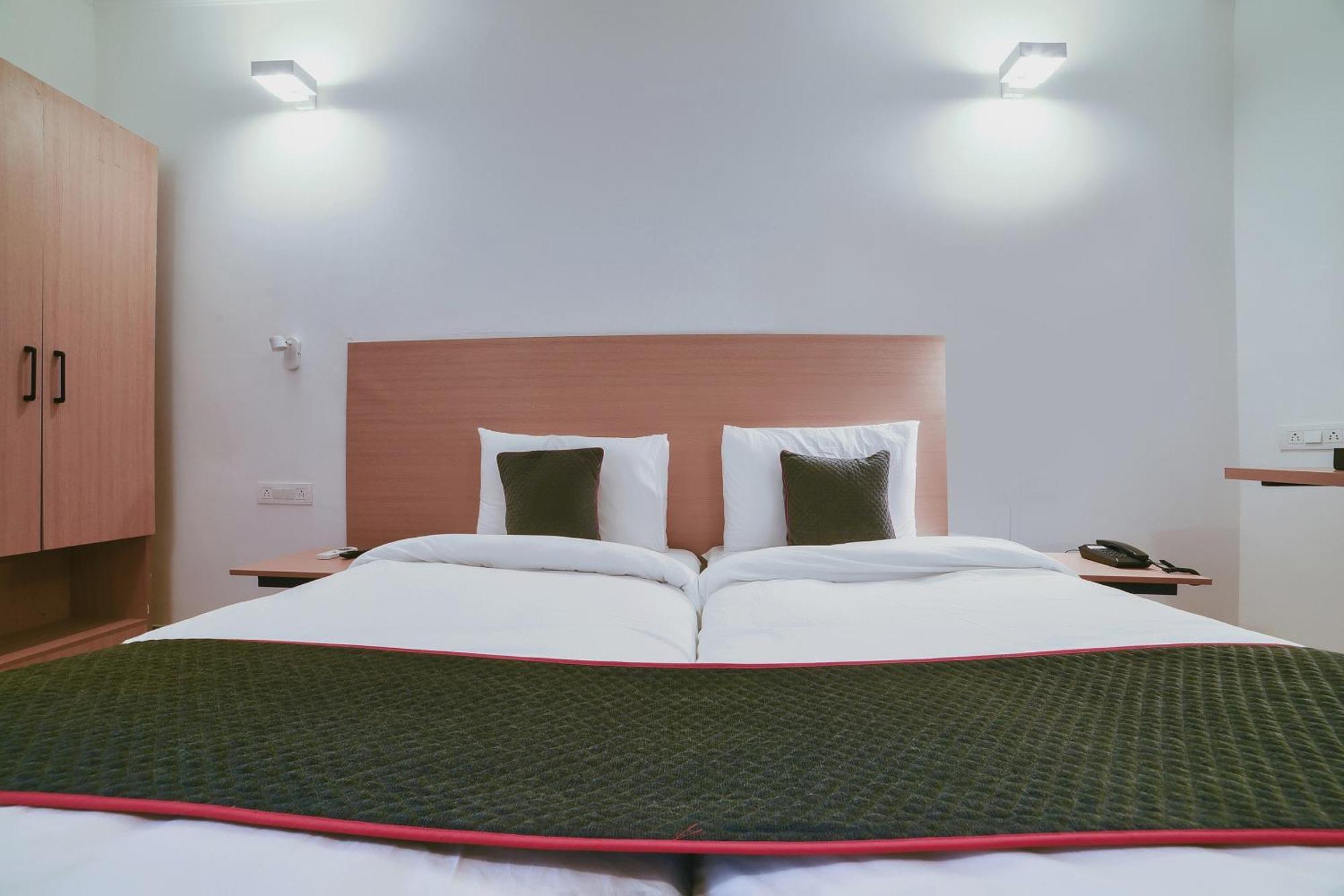 Collection O Vadapalani Hotel Ченай Екстериор снимка